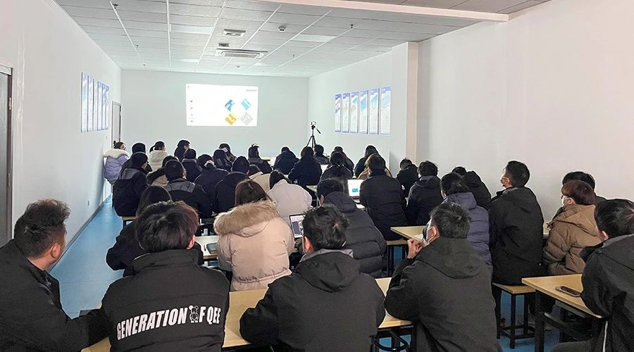 龙8国际储能研发部开展产品技术培训